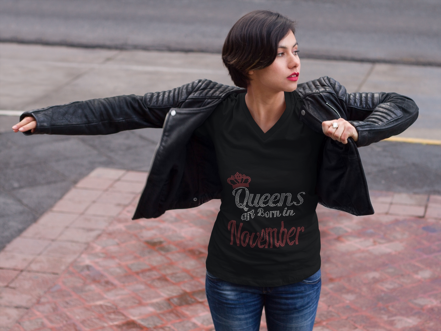 QUEENS ARE BORN IN NOVEMBER WOMEN'S T-SHIRT